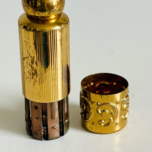 VINTAGE AVON COMPACT, LIPSTICK & PERFUME SET - Picture 10 of 12